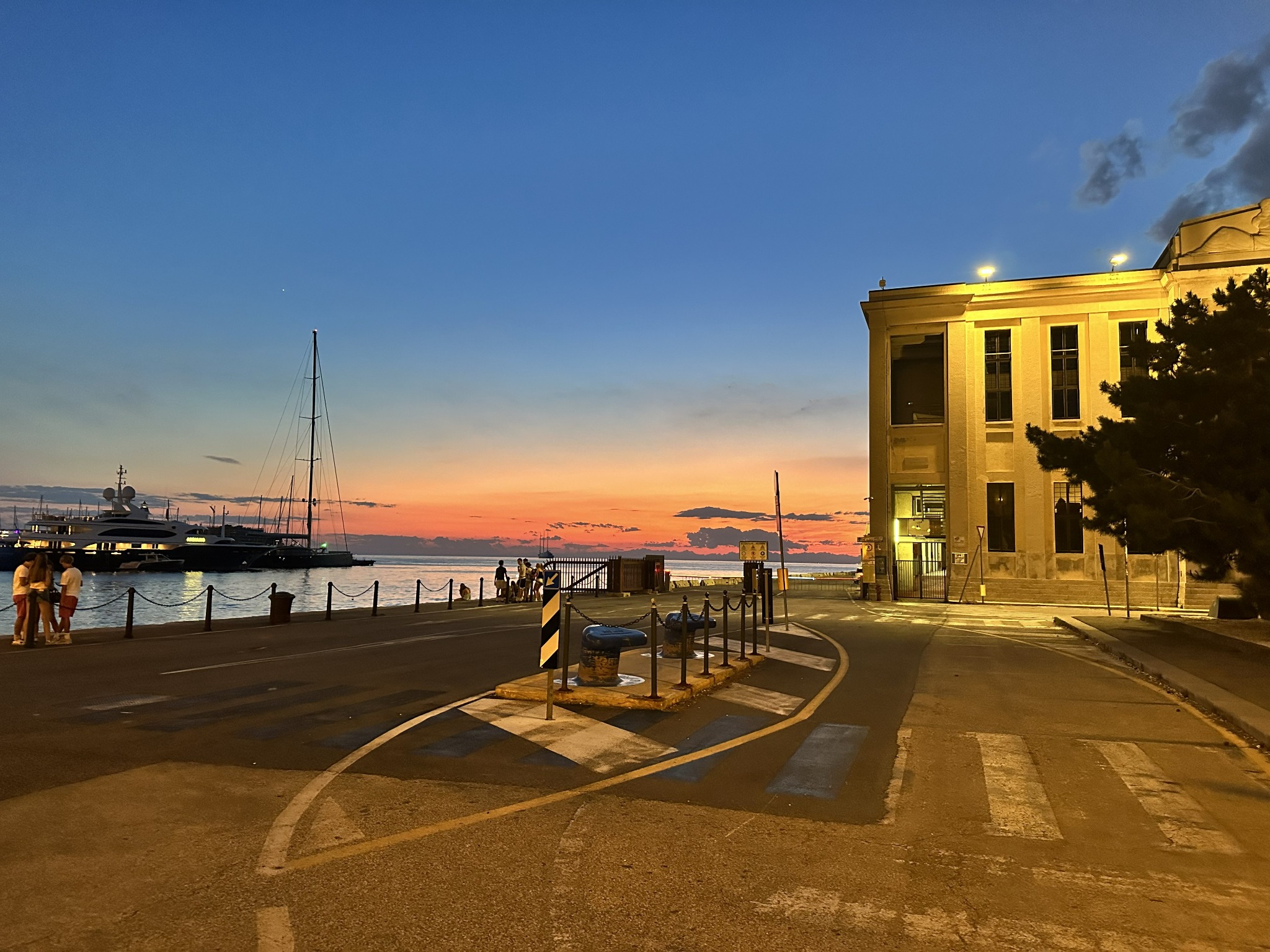 Abendstimmung am Hafen von Triest